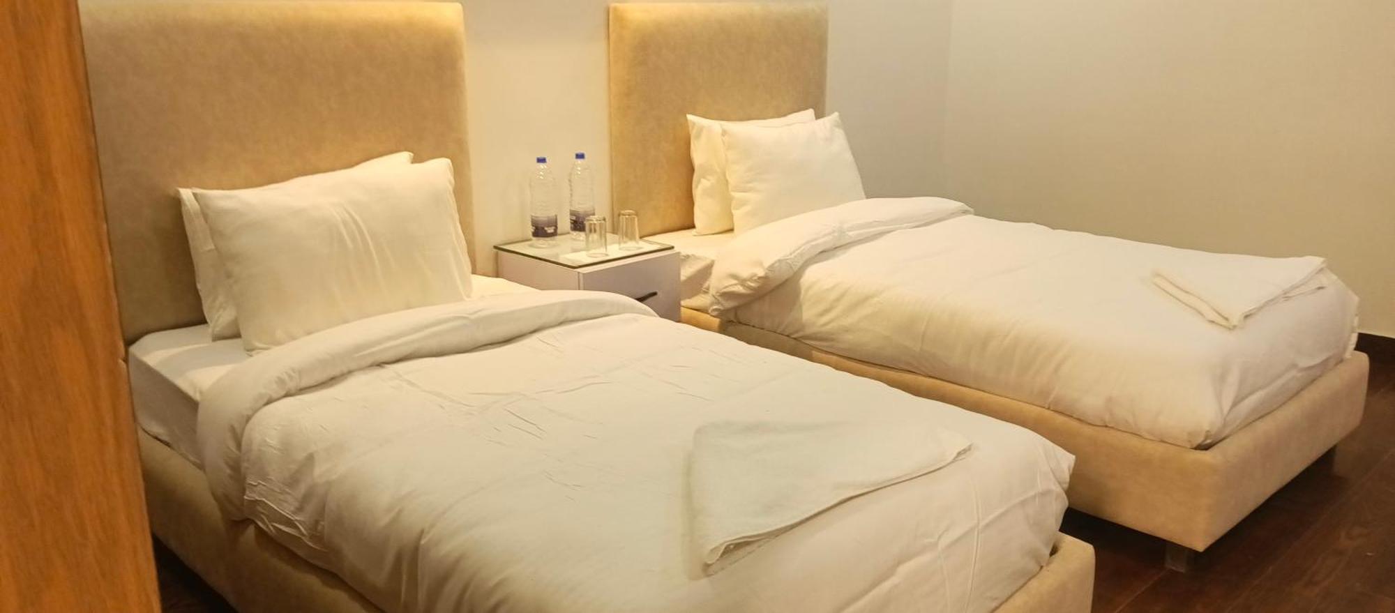 Hotel Elite Sector 45 I Gurgaon Central I Couple Friendly Eksteriør billede