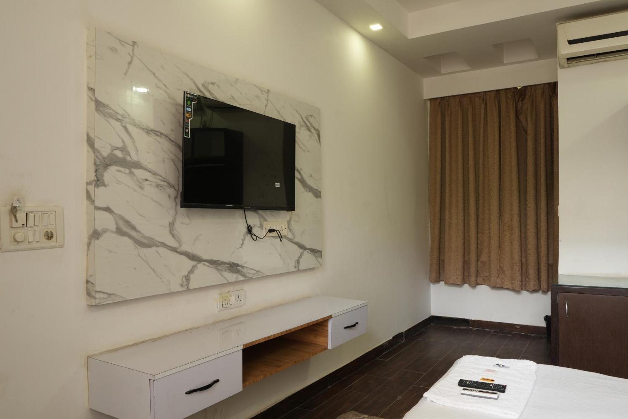 Hotel Elite Sector 45 I Gurgaon Central I Couple Friendly Eksteriør billede