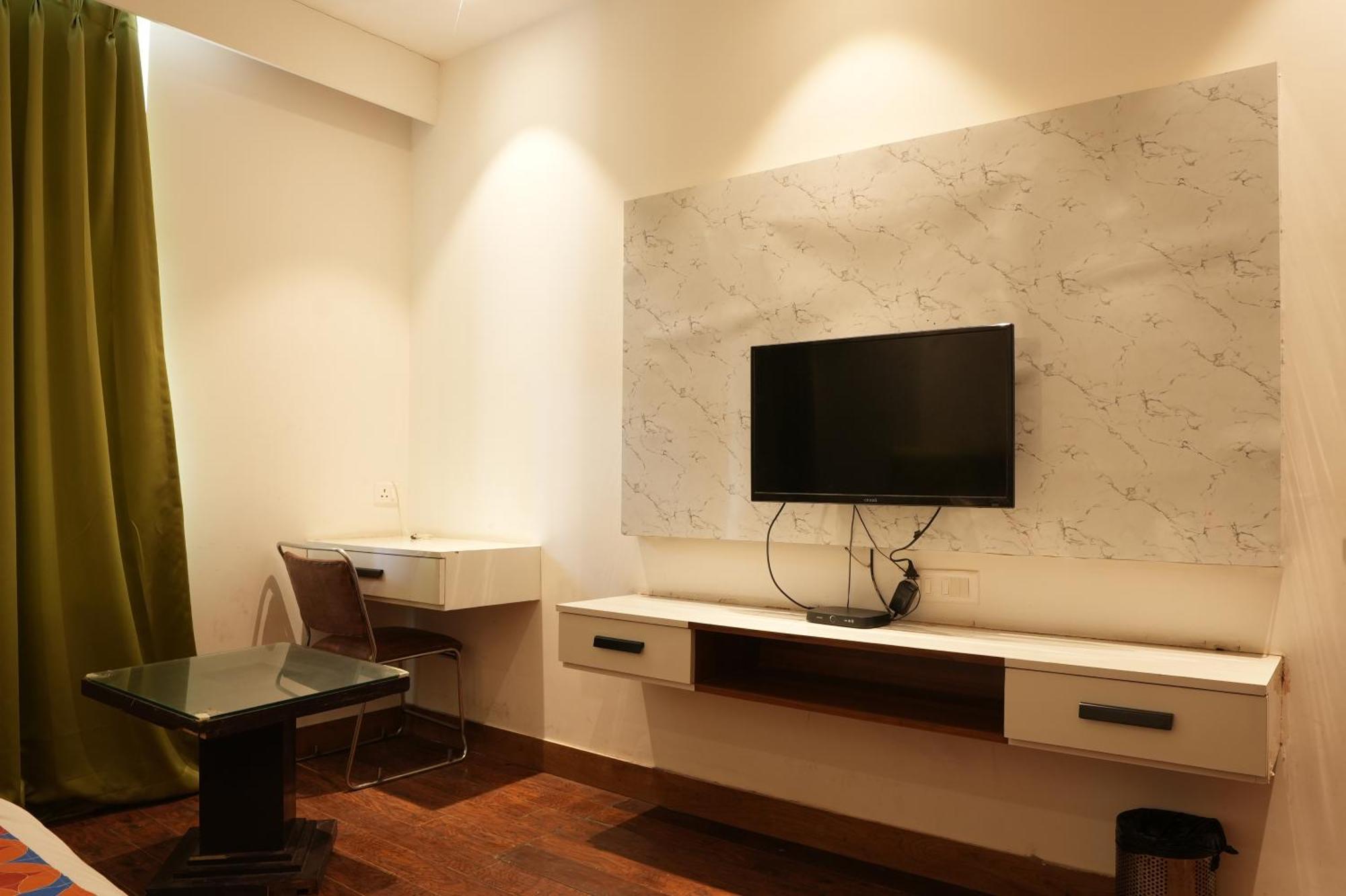 Hotel Elite Sector 45 I Gurgaon Central I Couple Friendly Eksteriør billede
